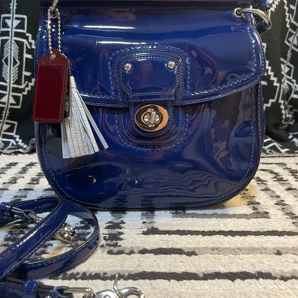 Coach Willis blue patent leather crossbody purse - Picture 3 of 14